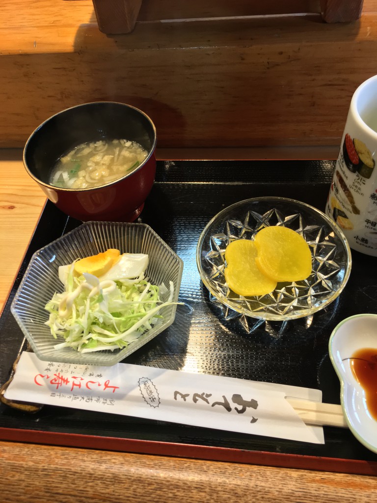 釧路寿司吉江寿司700円ランチのサラダとみそ汁