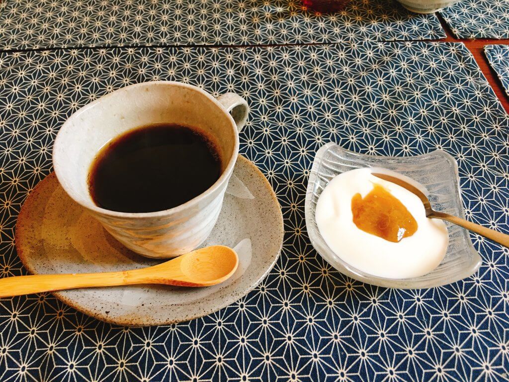 食後のコーヒーとデザート